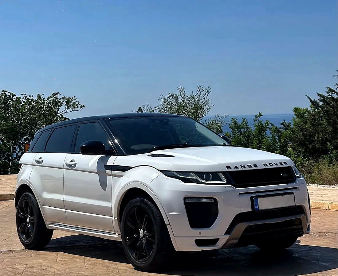 White Range Rover Evoque